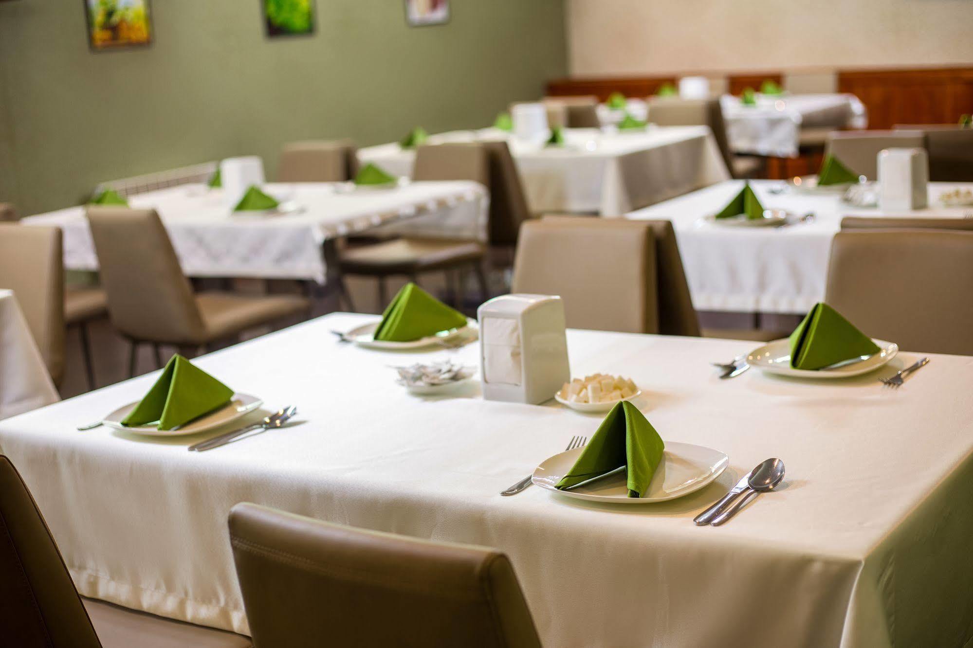 Green City Hotel Bishkek Exterior foto