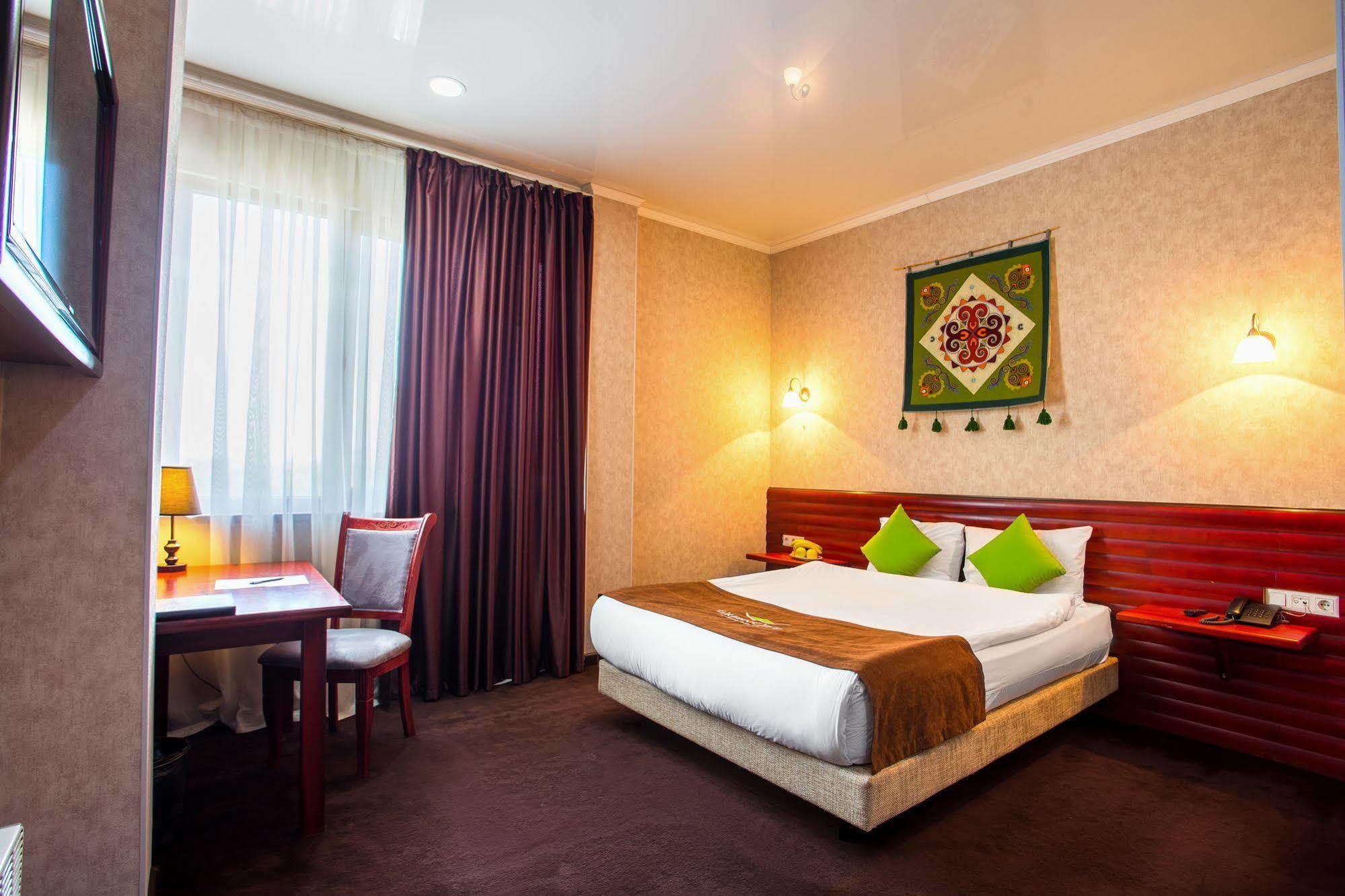 Green City Hotel Bishkek Exterior foto
