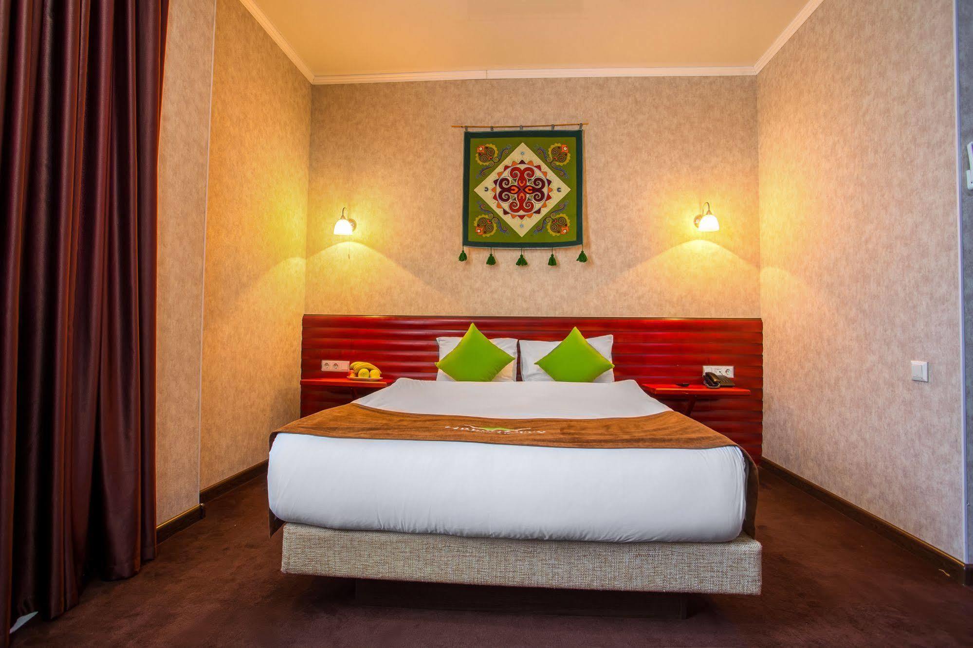 Green City Hotel Bishkek Exterior foto